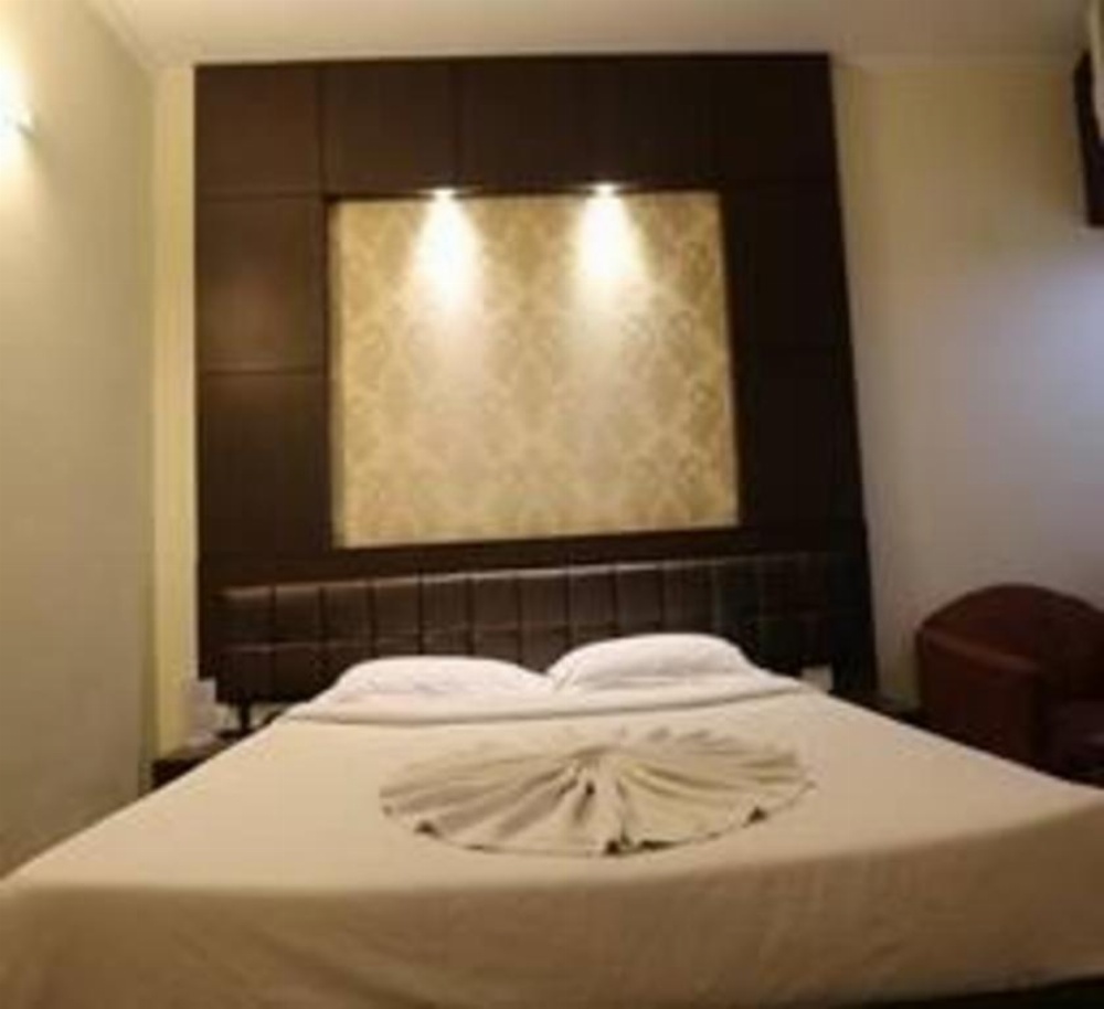 Room image 2